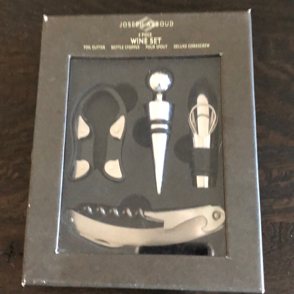 Joseph Abboud 4 Piece Wine Set